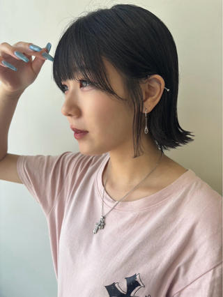 毛先を軽くしてボブにしてます