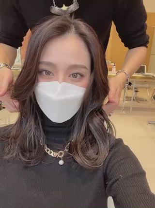 くびれヘア
僕にしか出来ない顔周りカット
ロング、ショートの方関係なく
顔周りと前髪のこだわりで
印象はガラリと変わります
簡単なアイロンと
軽くスタイリング剤を付けるだけで
可愛くなれます
カラーリングはパーソナルカラーの資格を持っている僕にお任せ下さい
自分に合った色味でより可愛くなれます。
肌が白くみえる白玉カラーが大人気
ご新規様大歓迎です
ご予約はDMで受付けております
お気軽にご連絡下さい
カウンセリングの時間を大切にしております
美容師とお客様とのイメージ共有が大事です
*朝が楽なスタイルがいい
*オーダーの仕方がわからない
*なかなか思い通りの仕上がりにならない
*結んだ時にも可愛くしたい
*顔周りが欲しい
*イメージを伝えるのが苦手
*似合う色がわからない
そんなお悩みを持ったお客様にも
たくさんご来店頂いてます
是非、お悩み解決!
そして、かわいくさせて下さい
NOE NAGOYA【ノエ ナゴヤ】
愛知県名古屋市中村区名駅2-37-14 コスモス名駅2丁目ビル3階
営業時間
平日 10:00~19:00/土日祝 10:00~20:00
※ 毎週月曜日、火曜日
#顔周りカット#ロングヘア#ミディアム#くびれ#髪質改善#透明感カラー#小顔カット#韓国風#韓国ヘア#レイヤーカット#垢抜け #垢抜けヘアー#モテる #モテヘアー#モテ髪#くびれヘア#パーソナルカラー#名古屋美容室 #名古屋 #名駅