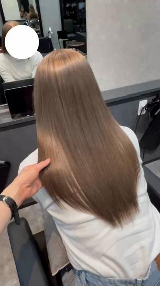 いつも来てくれるお客様
リタッチだけしてグレージュに!!
トリートメントでまた美髪に戻って良かったです