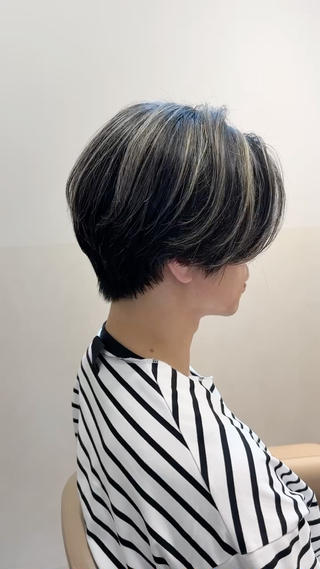 白髪ぼかしハイライト×ショートヘア 