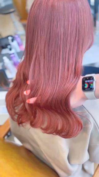 シルキーエンザイムというアウトバストリートメントを使っています。
透明感カラーとaujuaトリートメントとの相性が抜群です!