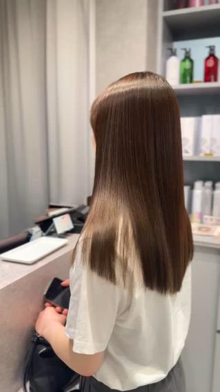 セミロング RAF Linoのヘアスタイル