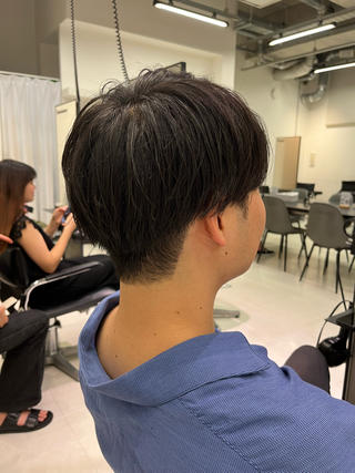 収まりの良いアップバングスタイル
セットもしやすく、頭の骨格矯正もしながらカットしています!