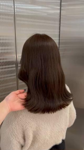 お顔周りにレイヤーを入れて
くびれ巻きでより動きが出るスタイルに
後ろをふわっとウェーブにしてあげると
可愛さup!!!!!
