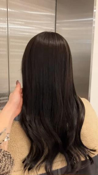 ケアカラーで巻いてもぷるぷる╰(*´︶`*)╯♡
ダメージレスに施術できるので、
パサつき/絡まり/ダメージが気になる方
試してみませんか??