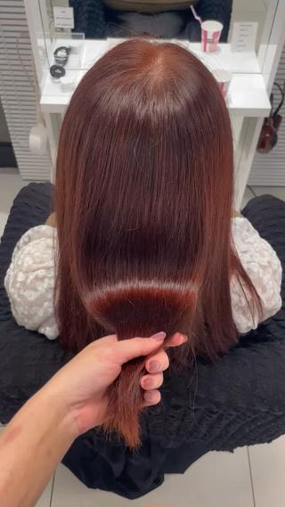 セミロング カラー yuzuna ハイトーン 天神のヘアスタイル