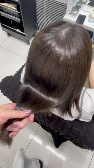 ミディアム カラー yuzuna ハイトーン 天神のヘアスタイル