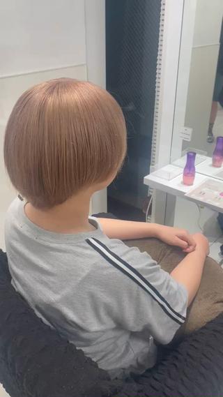 ショート カラー yuzuna ハイトーン 天神のヘアスタイル