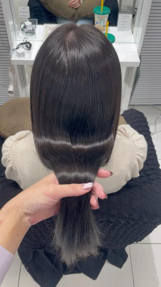 ロング yuzuna ハイトーン 天神のヘアスタイル