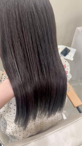 インターンの間暗くしなきゃ行けないけど終わったら明るくしたい!!そんな方にオススメです次回ご来店の際にブリーチや色剥がしで黒残留が残りずらいカラー剤を使ってカラーします*゜