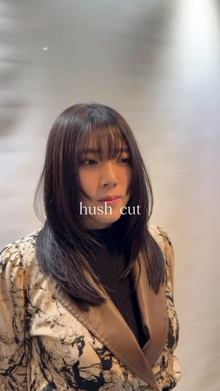 韓国女子っぽい雰囲気になりたいならハッシュカット◎
顔まわりからしっかりレイヤーを入れることで
動きと軽さをプラス◎
重たく見えやすい髪も、
自然なくびれ感が出て柔らかい印象に仕上がります
髪質にあったバランスでカットしているので扱いやすさは残しながら、しっかり垢抜けた雰囲気に
顔まわりの動きがあることで
小顔っぽく見えやすく、横顔のシルエットも綺麗に◎
巻いた時はもちろん、
ストレートでも自然な束感が出るので
毎日のスタイリングが簡単なのも人気のポイントです
#ハッシュカット #レイヤーカット #韓国ヘア #顔周りカット #髪質改善
