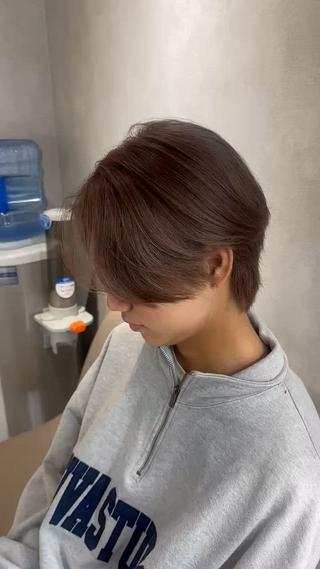 ショート メンズ ジゼル小倉谷内尾祐音 ケアブリーチのヘアスタイル
