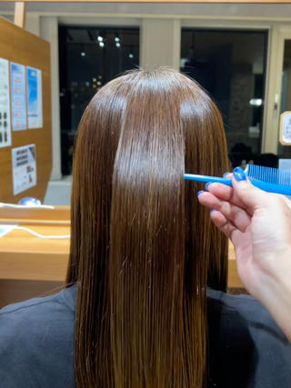 縮毛矯正
うねりをとることで、下ろしても可愛いさらさらつやつやのロングヘアになりました!
リタッチのみ、毛先まで、などご希望に合わせて施術していきます!