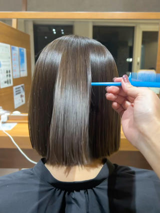 縮毛矯正
気になるうねりを解消しました!
梅雨も快適に過ごせるようなお手伝いをします!