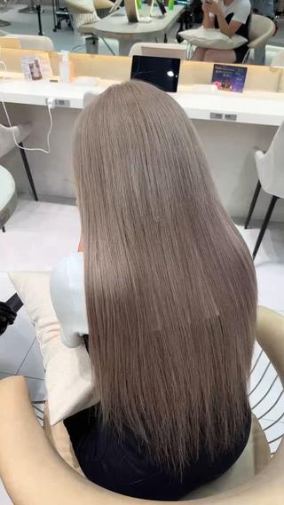 ロング カラー あいり／艶髪 、透明感カラー🩶のヘアスタイル