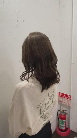 ロング 透明感カラー栄 みゆのヘアスタイル