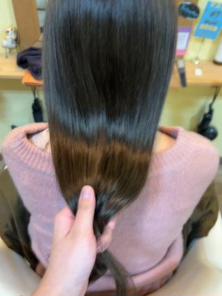 Olive

No Breach

寒くなってくると、暖色の人気と同じくらい、赤みを消したスケスケカラーが人気になってきます

SOSUIトリートメントも一緒にしてあげることで、見た目もちゅるちゅる、お色も透明感増し増しの可愛いカラーにしませんか？‪ 