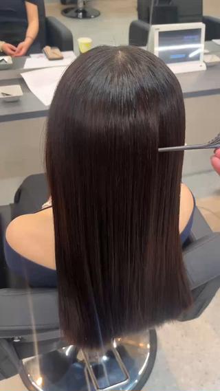 クオライン縮毛矯正
〜今よりも艶髪へ〜
癖の気になる方は是非一度お任せください
髪のお悩みを必ず解決します️