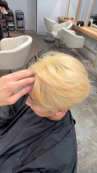 抜きっぱなしのブロンドヘアですがマイルドなブロンドヘアで仕上げてみました！ 