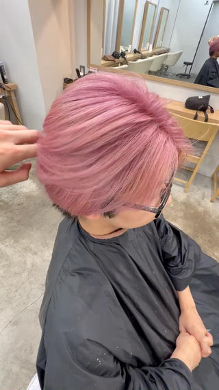 ロングリタッチをして、透明感のあるピンクに仕上げました！！
どんな色にでも出来るので是非一度ご来店下さい！！ 
