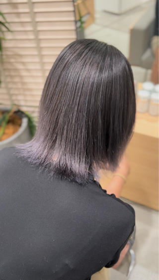ラベンダーバレイヤージュ
バレイヤージュは根元が気になりにくいので、定期的に美容室に行く事ができない方にとってもおすすめです