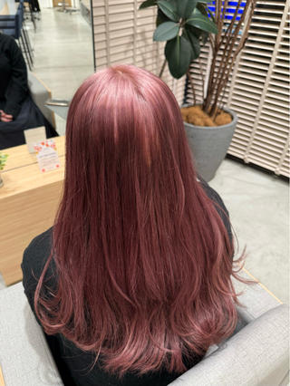 ホワイトピンクと暗めピンクのルーツカラー
今後ハイトーンを目指していきたい方にとってもおすすめです!!