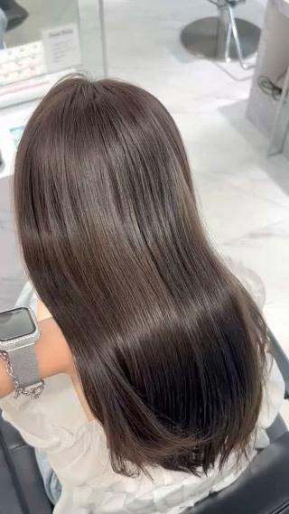 赤みの少ないグレージュ color 