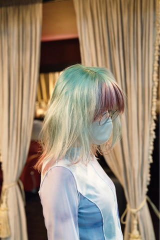 セミロング カラー 安藤悠里/ハイトーン /デザインカラーのヘアスタイル