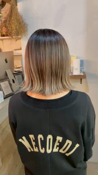 カラー 岩佐 怜のヘアスタイル