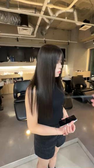 ブリーチ履歴様でしたが、ケアストレートで艶髪さんに
ブリーチしていてもできる縮毛矯正がケアストレートです。
柔らかく地毛のように自然に仕上がります