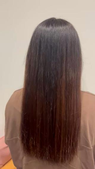 5,940(トリートメント込)
根元のくせが強く毛先のダメージがあったのでトリートメントも込でケア、施術しました️