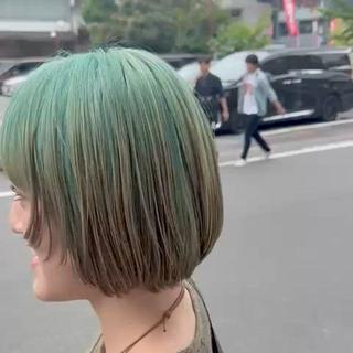 暗髪の残留もデザインとして活かしても素敵なヘアカラーになれます 