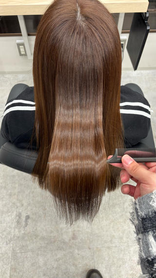 TOKIOトリートメント
たっぷりの栄養を髪に入れてあげて、仕上げのアイロンを通せば完成です