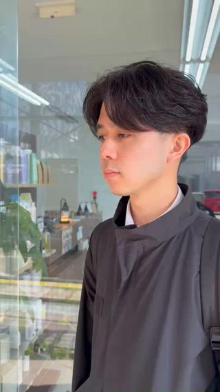 【ニュアンスフェザー】
ニュアンスパーマのまとまりと、フェザーパーマの束間を両立できるパーマです
その日の気分に合わせて、オイルでナチュラルにまとめるのも良し、ワックスやバームなどで束間セットをするも良し!
