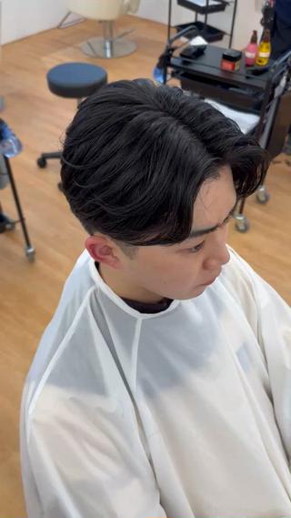 ニュアンスパーマ
これくらいの強さがちょうどいい
跳ねたり、緩すぎないパーマを提供させていただきます!