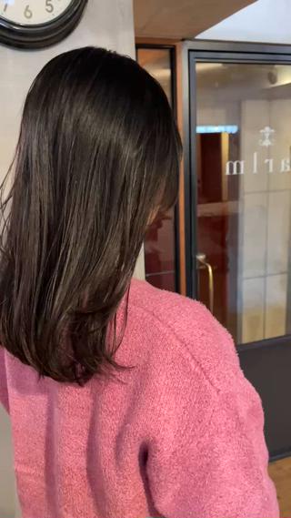 まとまりやすいナチュかわロング
広がりやすい髪も、カットで自然にまとまるよう調整
毛先は重たくなりすぎず、やわらかい動きをプラス
乾かすだけでキレイに決まるので朝も楽ちん
さりげなく可愛い雰囲気が好きな方におすすめです
