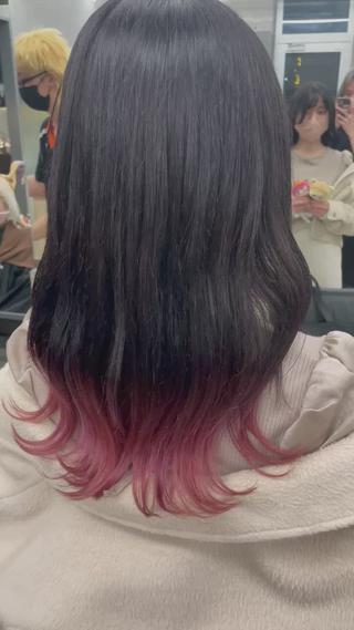 ミディアム カラー インナーカラー 推し ブリーチ 髪質改善のヘアスタイル