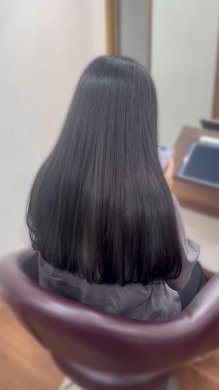  ナチュラルな透明感のあるブラックカラー⋆͛*͛
就活等でトーンダウンしないといけない学生さんにおすすめのカラーですᕷ*.° 