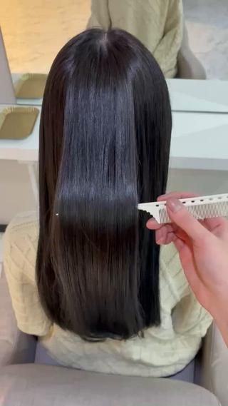 セミロング ハナダ メイのヘアスタイル