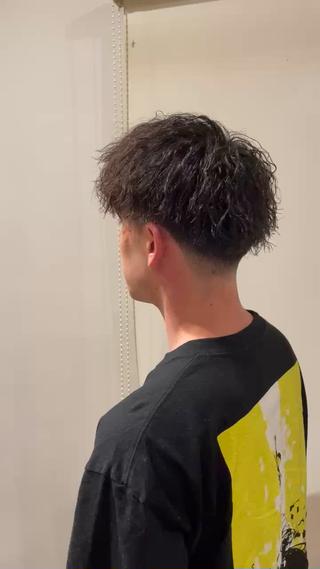 ショート パーマ メンズ 椿 大輔のヘアスタイル