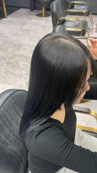 毛先ブリーチもうなので青みが強く出てます。
暗い髪だとここまで青みが出ない場合がございますのでご了承ください
arose 久留米店
TEL 0942-38-6550
住所-〒830-0023 福岡県久留米市中央町3−11 南東 ブランビル 2階
-Open-
平日 9:00〜19:00
日曜 9:00〜17:00
月曜日定休日