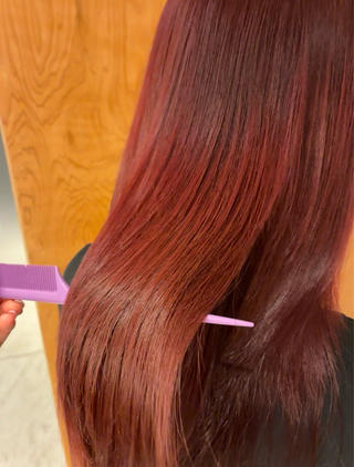 Bordeaux red (w color / no bleach)
ブリーチ無しのダブルカラーで染めたカラーリングになります!
ワンカラーでも暖色系カラーは作れるので、ぜひご相談ください