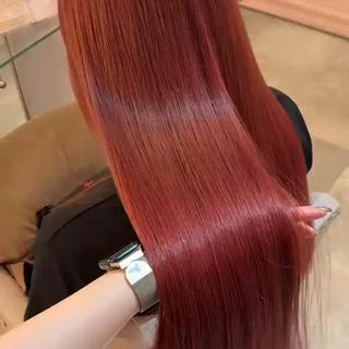 高発色ワインレッドカラー
こちら1回ブリーチの明るいベースでのワンカラーになります
ベースが明るいと赤の発色もしっかりと◎!!
可愛い色味を楽しみたい方、ワンカラーのワインレッドカラーがオススメです︎︎