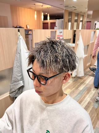 ショート パーマ メンズ 黒沢 航汰のヘアスタイル