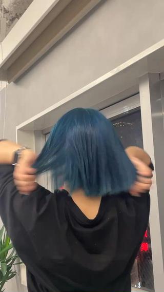 ブルー