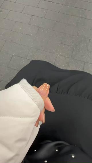 シンプルめのラメグラしてみました
太陽の下でキラキラ光るのが可愛いです︎︎︎