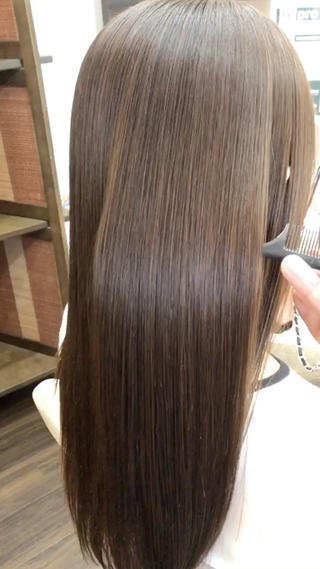 PIM濃密ヘアエステを続ける事で髪が傷みづらくなり、次の美容室までに傷みづらいので、良い状態で次回のヘアエステを行えるので艶も手触りも増し増しです
本当の美髪は美容師の知識と技術で作られます。
流行りは流れ、本物は残ります