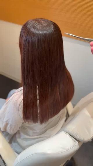 表面のパヤパヤ毛や毛先の広がりが気になる方へ縮毛矯正で髪を整え、カラーとトリートメントも同日に
施術しました
自然なまとまりと艶感のあるロングヘアに。
大阪狭山市で縮毛矯正をお探しの方は
松本将太にご相談ください。