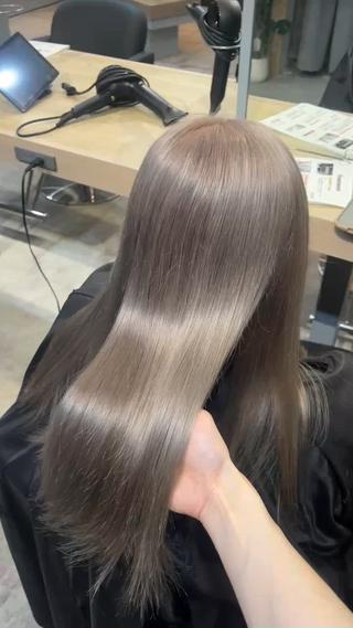 ロング カラー Lia 瑠莉花のヘアスタイル