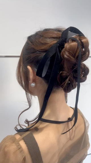抜け感たっぷり高めアップスタイル
